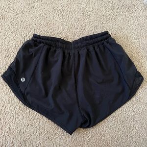 lululemon hotty hot shorts | black